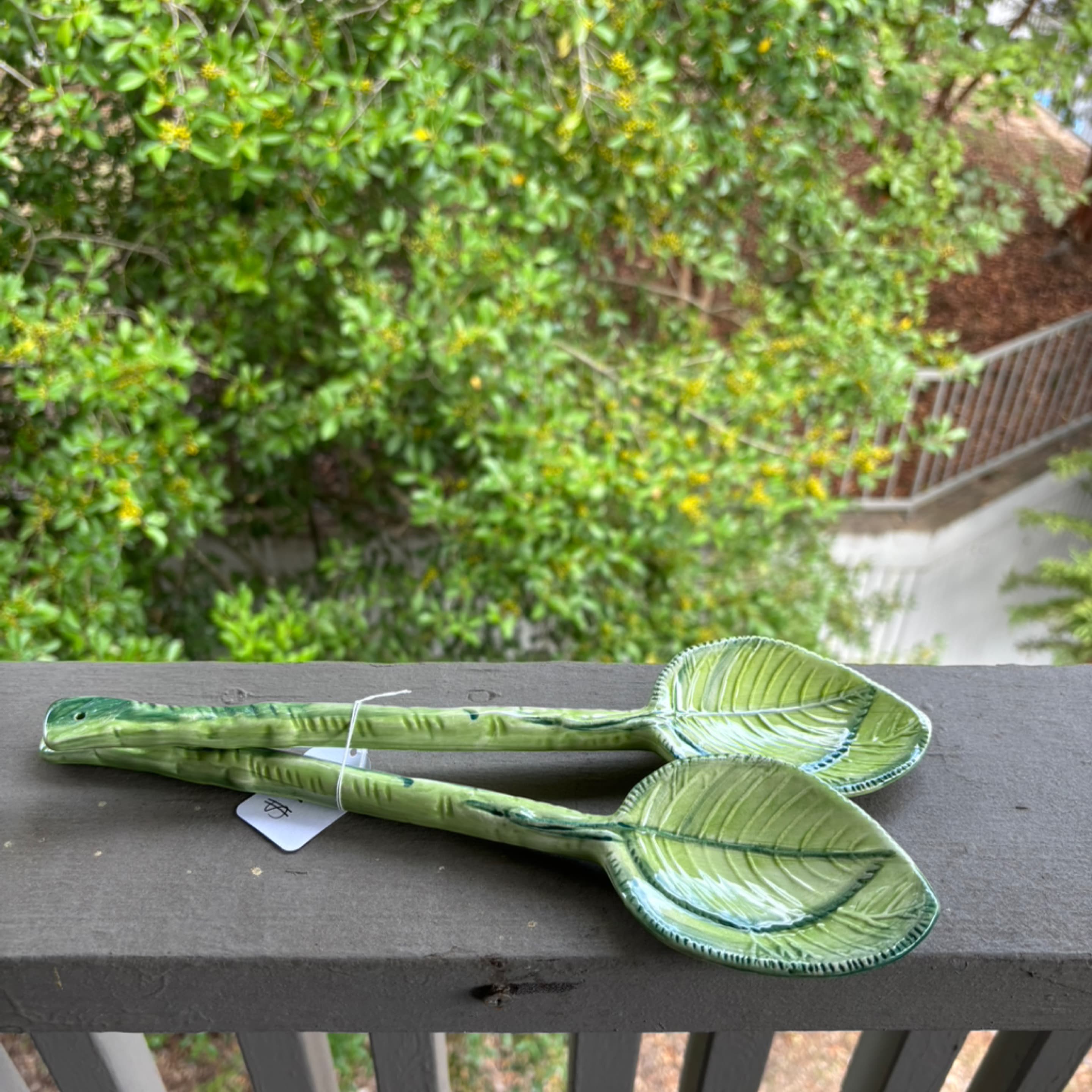 Leaf salad tongs