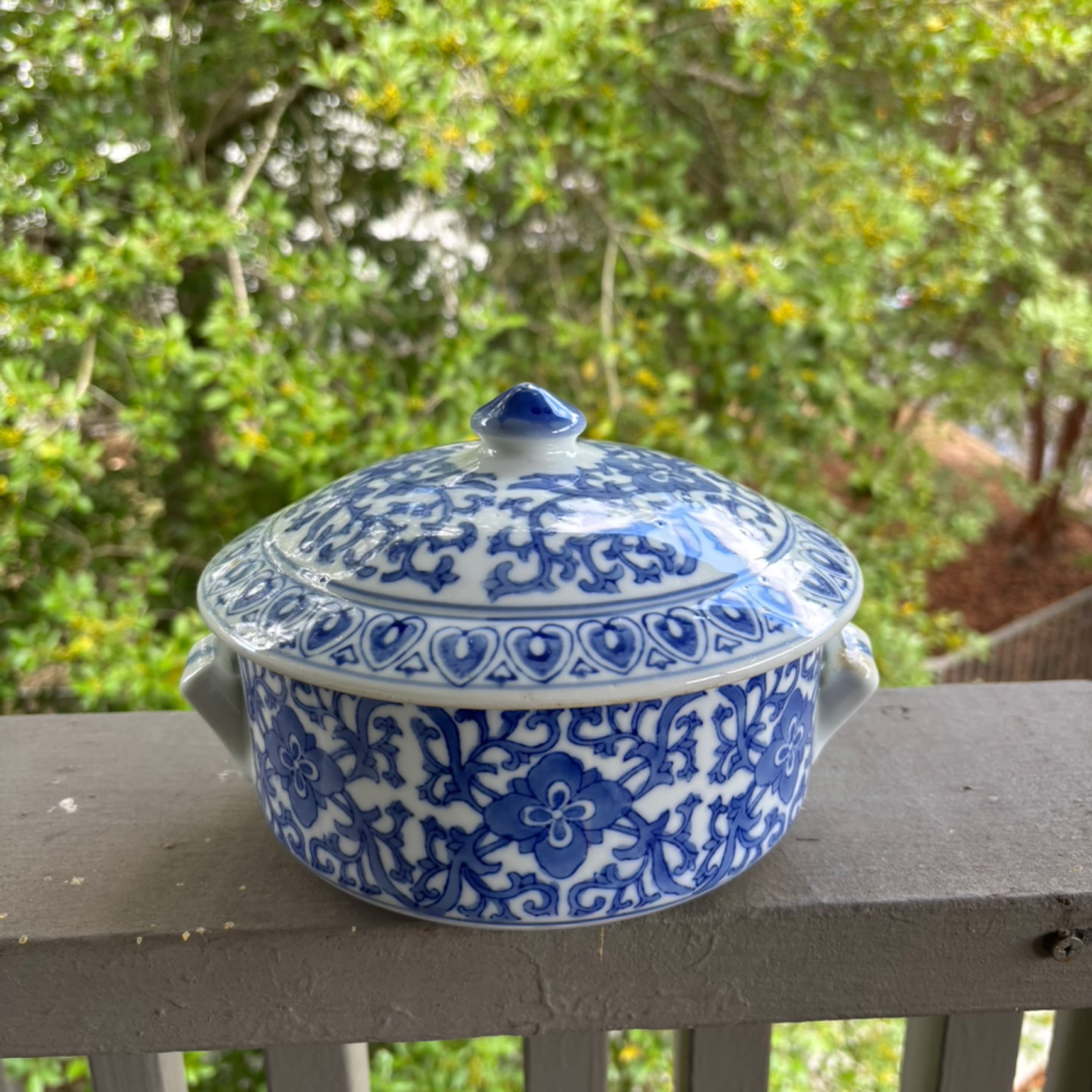 Blue pattern ceramic pot