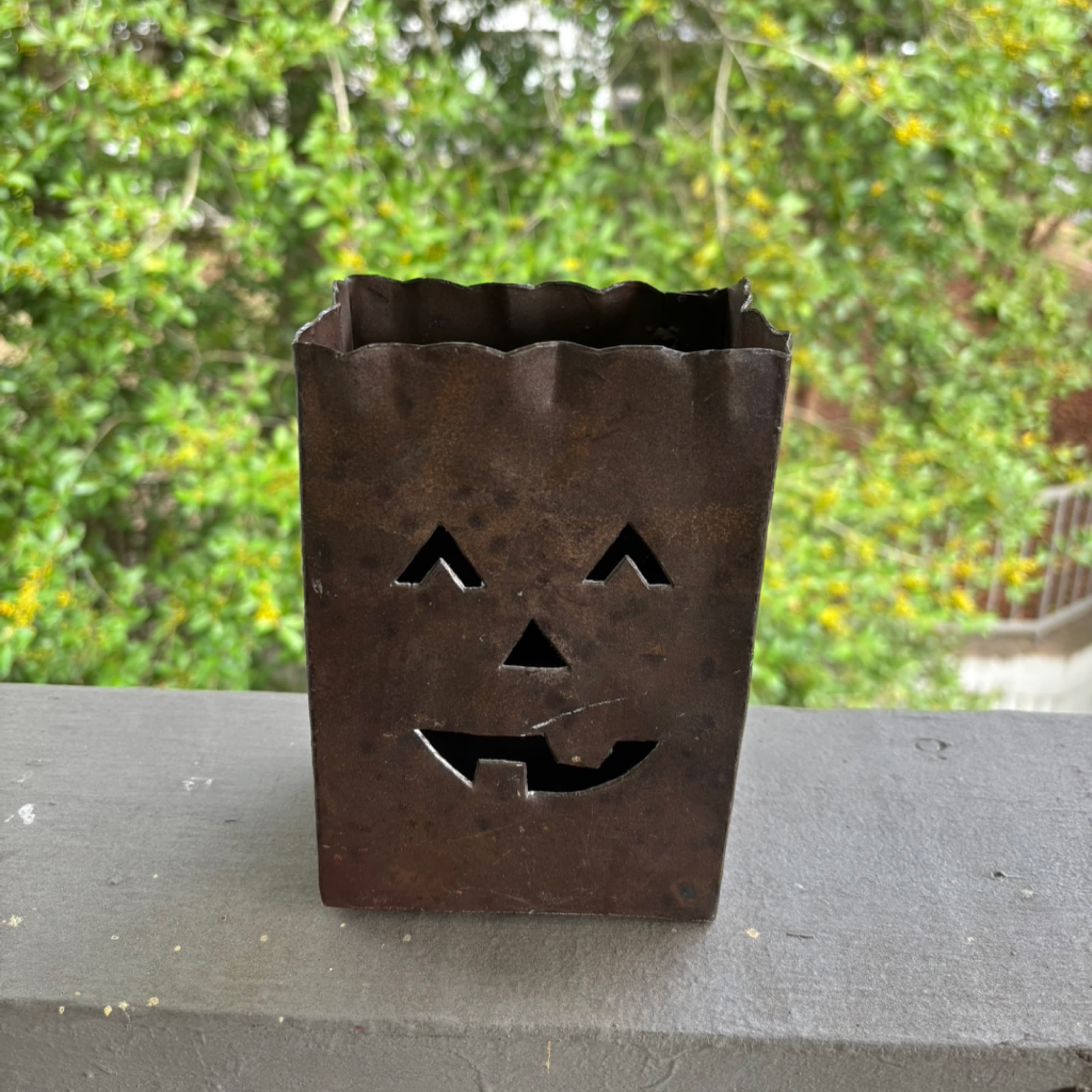 Metal jack o lantern bag